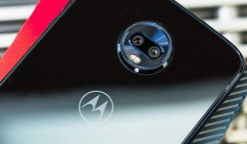 摩托罗拉Moto Z3是一个奇怪的设备